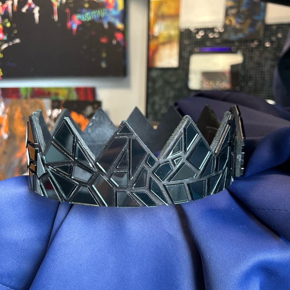 Black Geometric Crown Headband - Picture 4 of 12